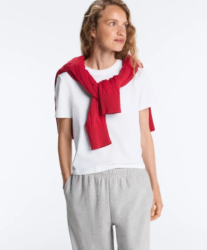 Camisola com decote em V em malha trançada 100% algodão Camisola com decote em V em malha trançada 100% algodão