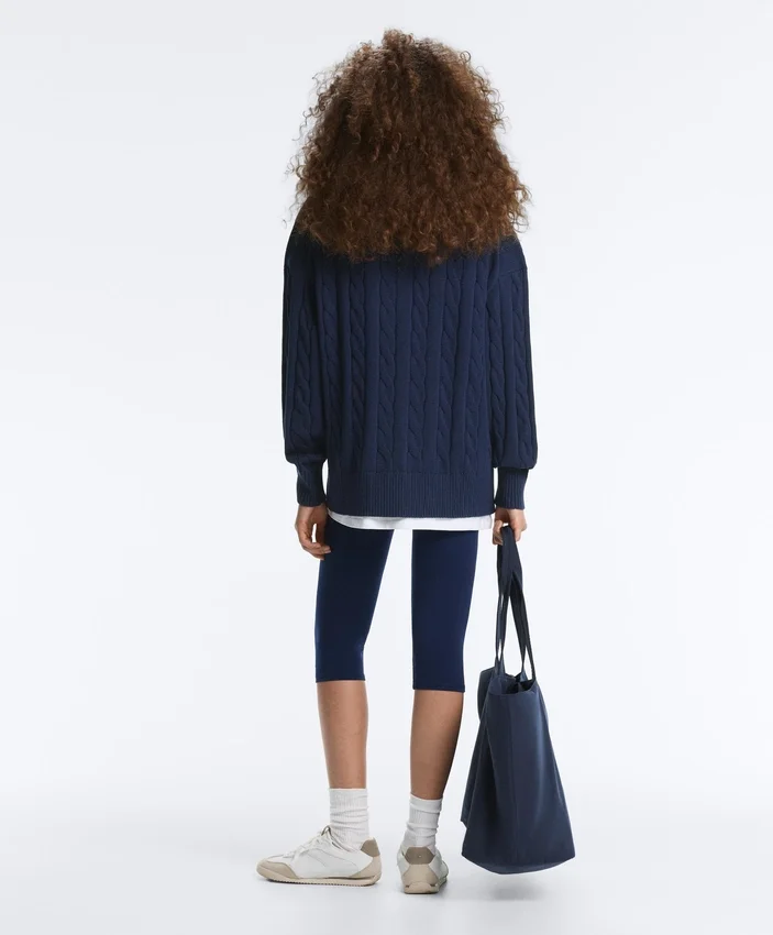 Camisola com decote em V em malha trançada 100% algodão Camisola com decote em V em malha trançada 100% algodão