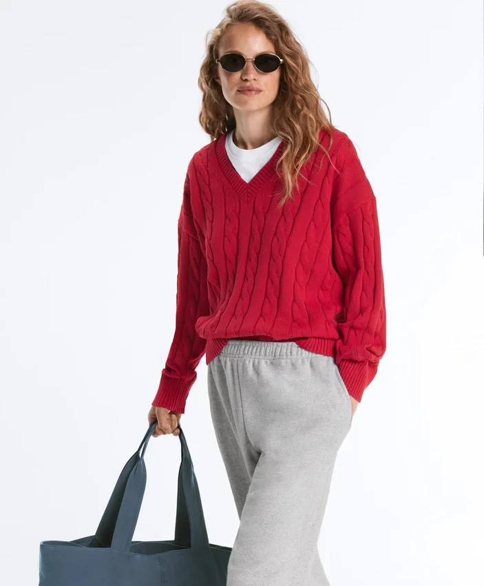 Camisola com decote em V em malha trançada 100% algodão Camisola com decote em V em malha trançada 100% algodão
