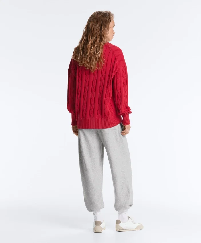 Camisola com decote em V em malha trançada 100% algodão Camisola com decote em V em malha trançada 100% algodão
