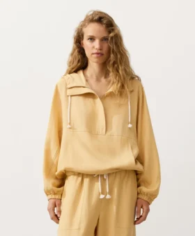 Camisola com meio fecho e bolso frontal, mistura de lyocell e 24% de linho Camisola com meio fecho e bolso frontal, mistura de lyocell e 24% de linho
