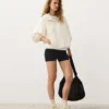 Camisola com meio fecho e bolso frontal, mistura de lyocell e 24% de linho Camisola com meio fecho e bolso frontal, mistura de lyocell e 24% de linho