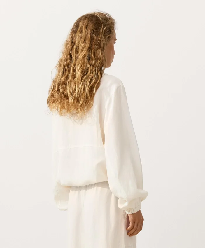 Camisola com meio fecho e bolso frontal, mistura de lyocell e 24% de linho Camisola com meio fecho e bolso frontal, mistura de lyocell e 24% de linho