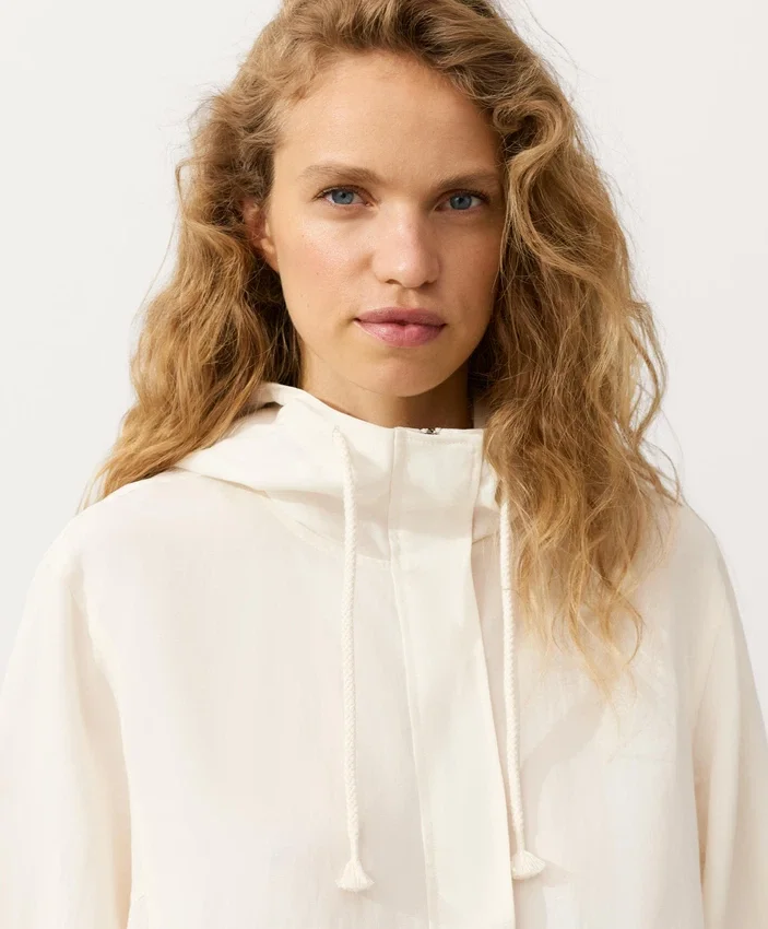 Camisola com meio fecho e bolso frontal, mistura de lyocell e 24% de linho Camisola com meio fecho e bolso frontal, mistura de lyocell e 24% de linho