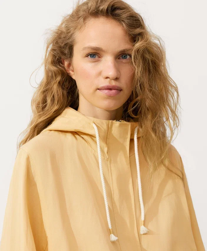 Camisola com meio fecho e bolso frontal, mistura de lyocell e 24% de linho Camisola com meio fecho e bolso frontal, mistura de lyocell e 24% de linho