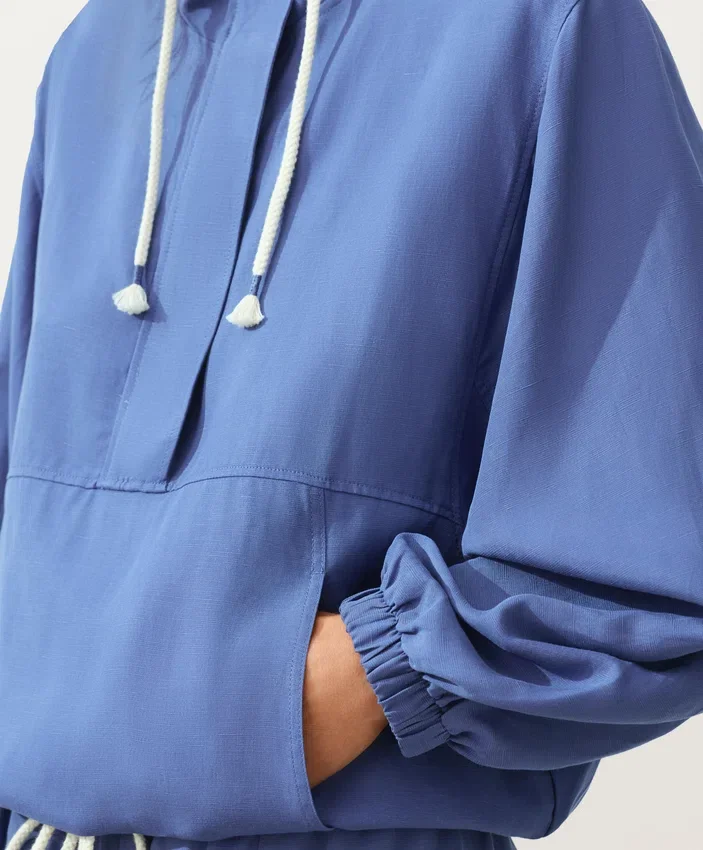 Camisola com meio fecho e bolso frontal, mistura de lyocell e 24% de linho Camisola com meio fecho e bolso frontal, mistura de lyocell e 24% de linho