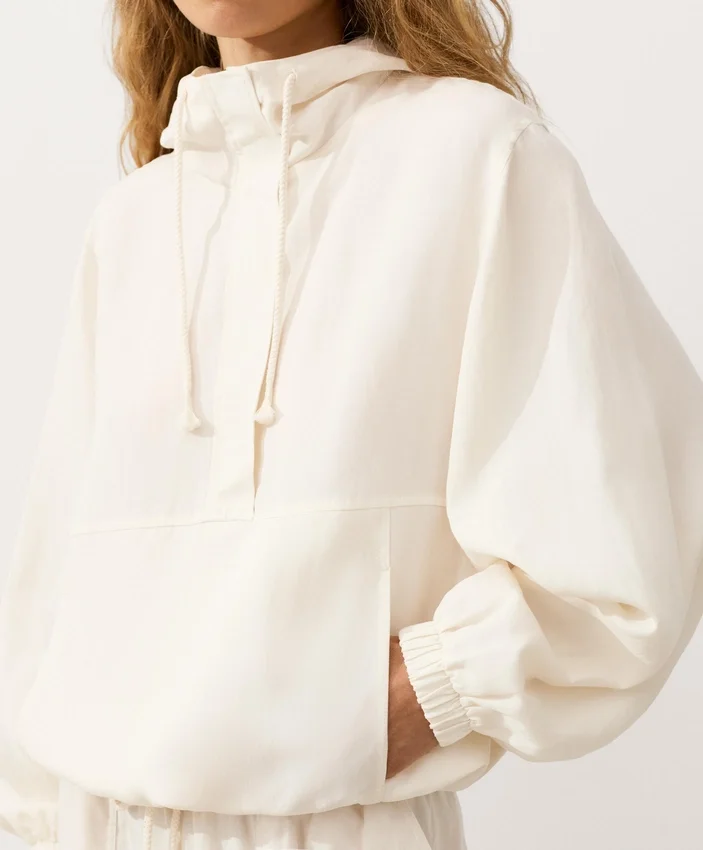 Camisola com meio fecho e bolso frontal, mistura de lyocell e 24% de linho Camisola com meio fecho e bolso frontal, mistura de lyocell e 24% de linho