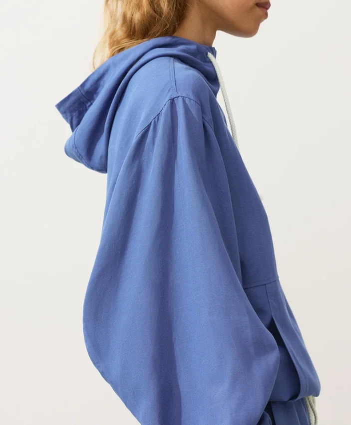 Camisola com meio fecho e bolso frontal, mistura de lyocell e 24% de linho Camisola com meio fecho e bolso frontal, mistura de lyocell e 24% de linho