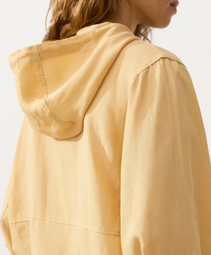 Camisola com meio fecho e bolso frontal, mistura de lyocell e 24% de linho Camisola com meio fecho e bolso frontal, mistura de lyocell e 24% de linho