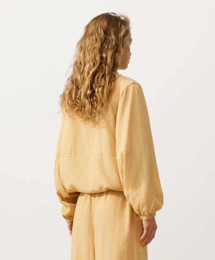 Camisola com meio fecho e bolso frontal, mistura de lyocell e 24% de linho Camisola com meio fecho e bolso frontal, mistura de lyocell e 24% de linho