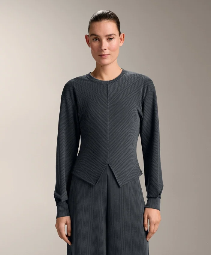 Camisola com riscas assimétricas em modal Camisola com riscas assimétricas em modal