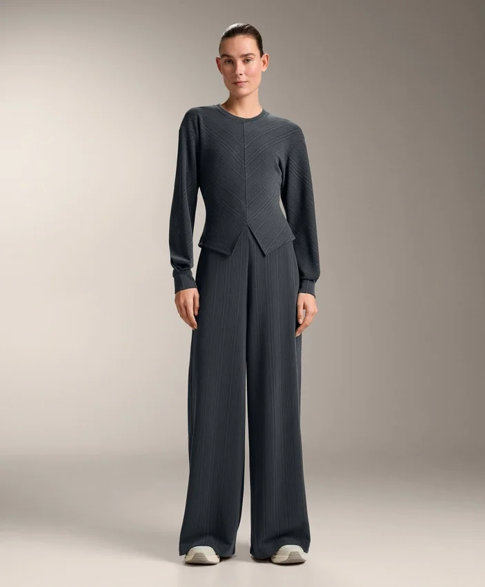 Camisola com riscas assimétricas em modal Camisola com riscas assimétricas em modal