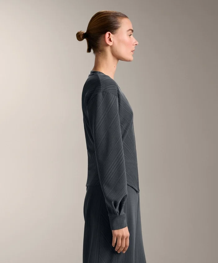 Camisola com riscas assimétricas em modal Camisola com riscas assimétricas em modal