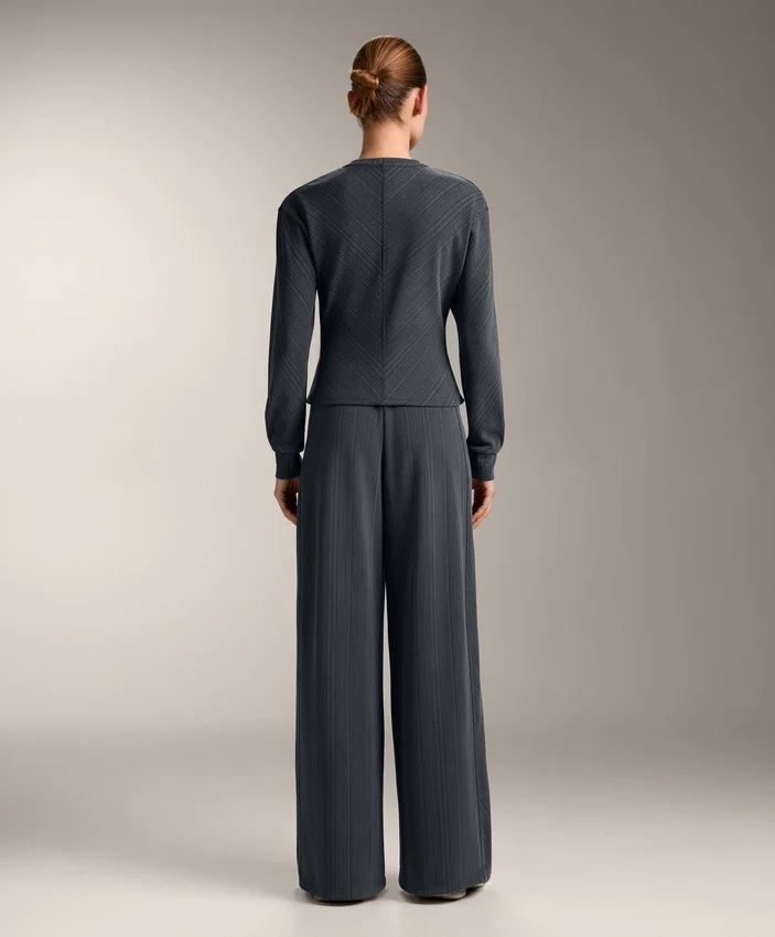 Camisola com riscas assimétricas em modal Camisola com riscas assimétricas em modal