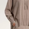 Camisola comprida de malha com capuz Camisola comprida de malha com capuz