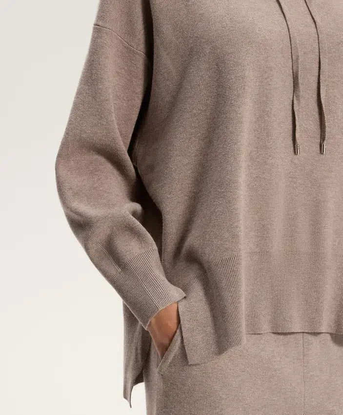 Camisola comprida de malha com capuz Camisola comprida de malha com capuz