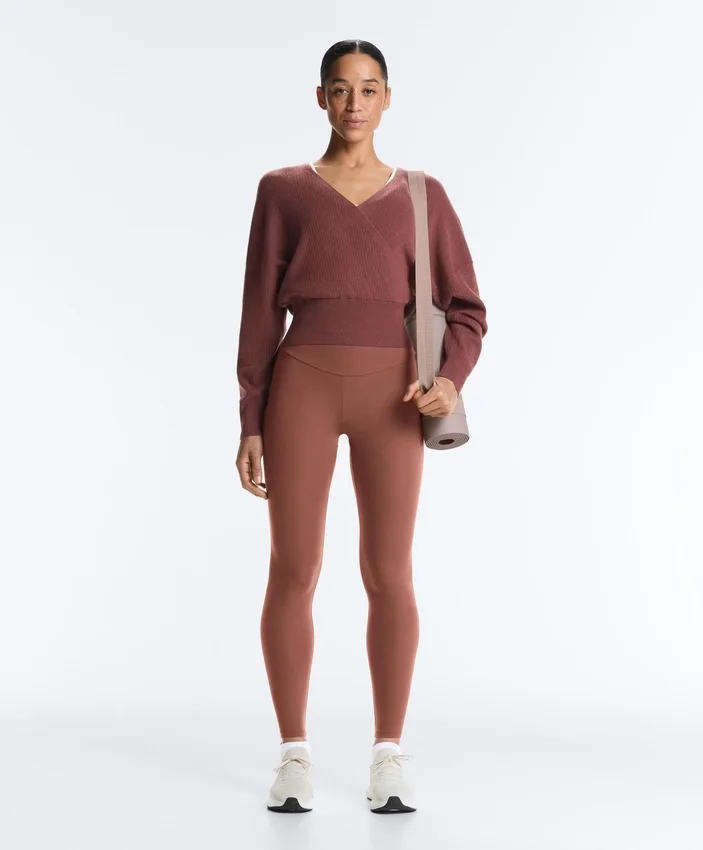 Camisola de malha com corte cruzado Camisola de malha com corte cruzado