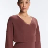 Camisola de malha com corte cruzado Camisola de malha com corte cruzado