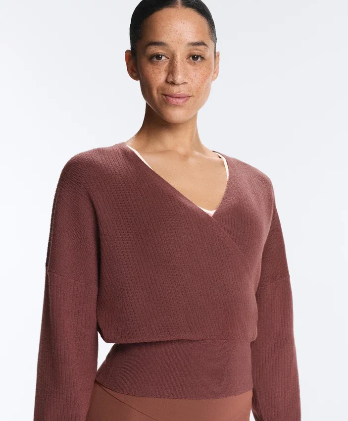 Camisola de malha com corte cruzado Camisola de malha com corte cruzado