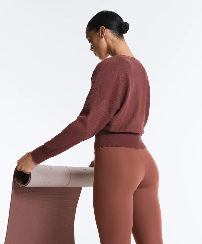 Camisola de malha com corte cruzado Camisola de malha com corte cruzado