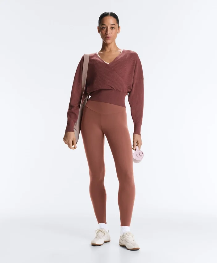 Camisola de malha com corte cruzado Camisola de malha com corte cruzado