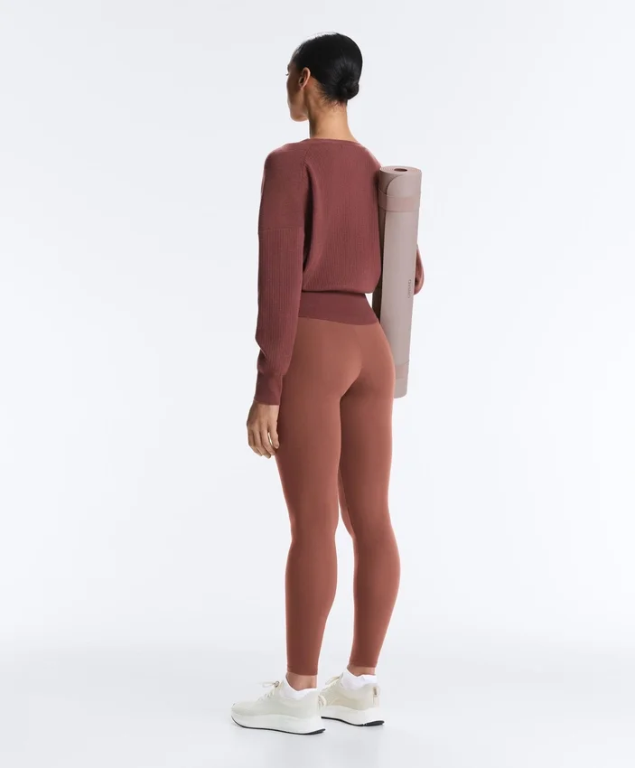 Camisola de malha com corte cruzado Camisola de malha com corte cruzado