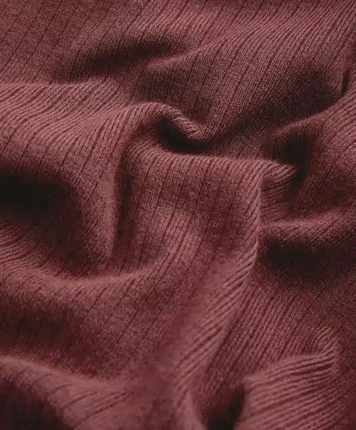 Camisola de malha com corte cruzado Camisola de malha com corte cruzado