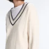 Camisola de malha com decote em V contrastante Camisola de malha com decote em V contrastante