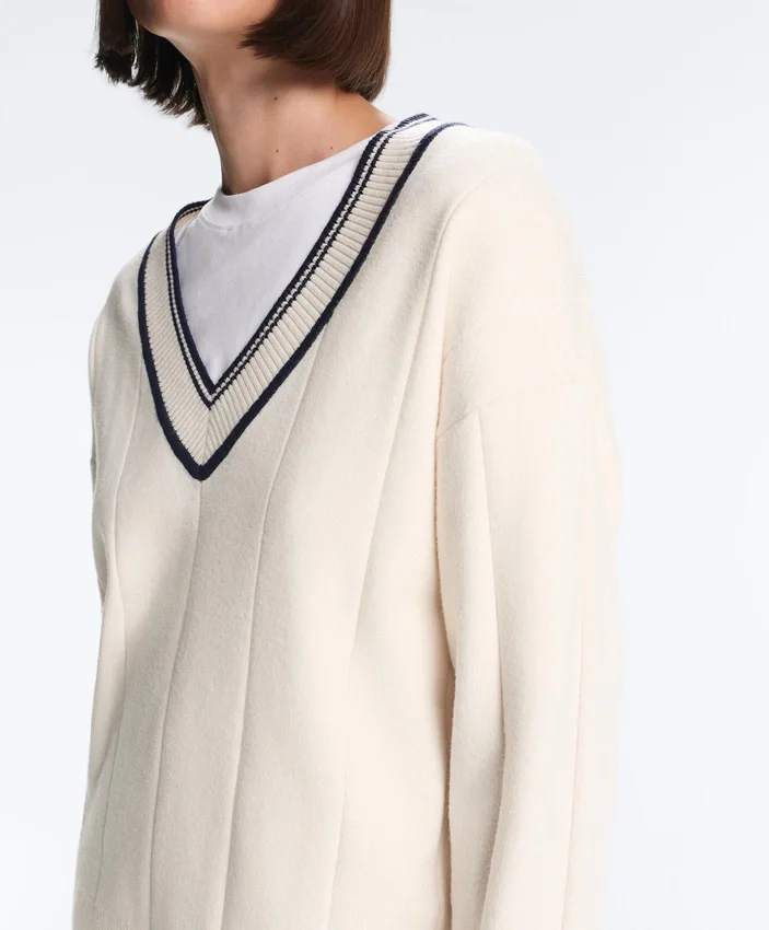 Camisola de malha com decote em V contrastante Camisola de malha com decote em V contrastante
