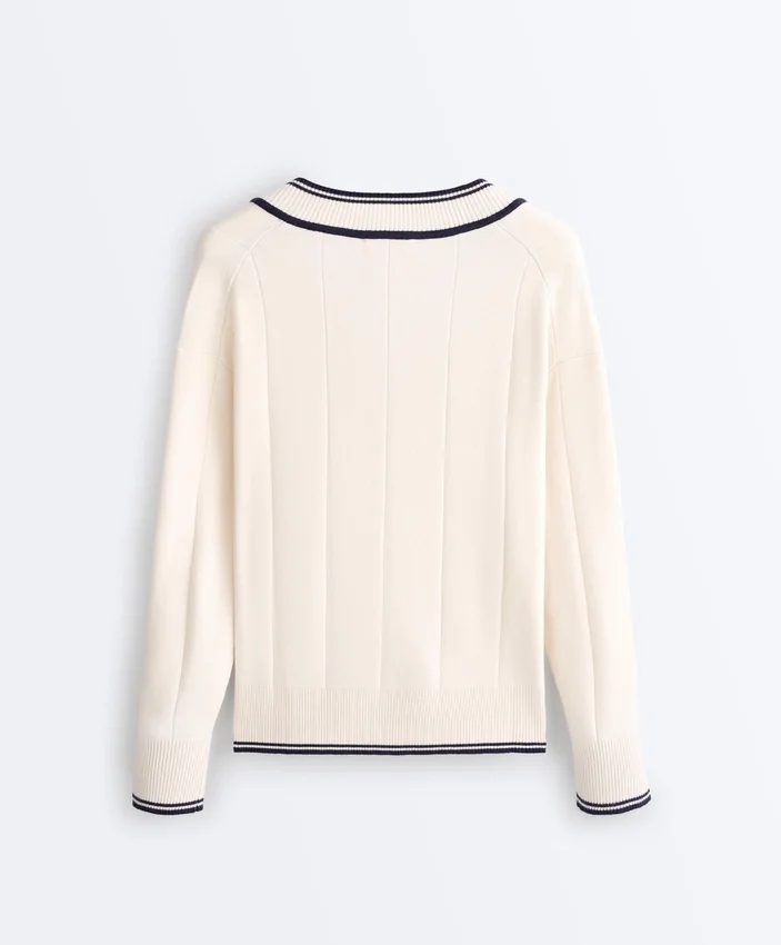 Camisola de malha com decote em V contrastante Camisola de malha com decote em V contrastante