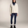 Camisola de malha com mini tranças e decote em V Camisola de malha com mini tranças e decote em V