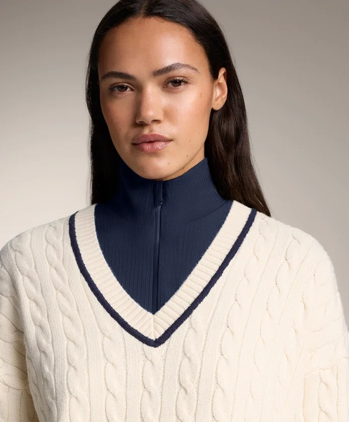 Camisola de malha com mini tranças e decote em V Camisola de malha com mini tranças e decote em V