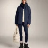 Camisola de malha com mini tranças e decote em V Camisola de malha com mini tranças e decote em V