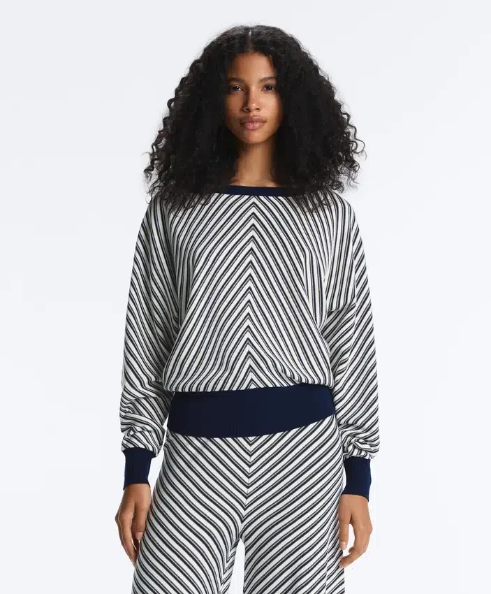 Camisola de malha com riscas diagonais Camisola de malha com riscas diagonais