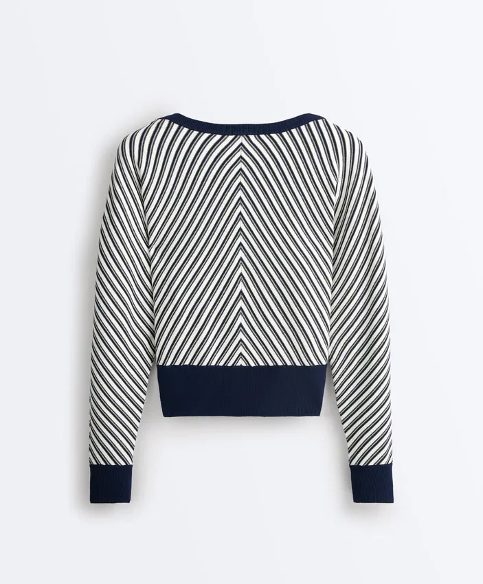 Camisola de malha com riscas diagonais Camisola de malha com riscas diagonais