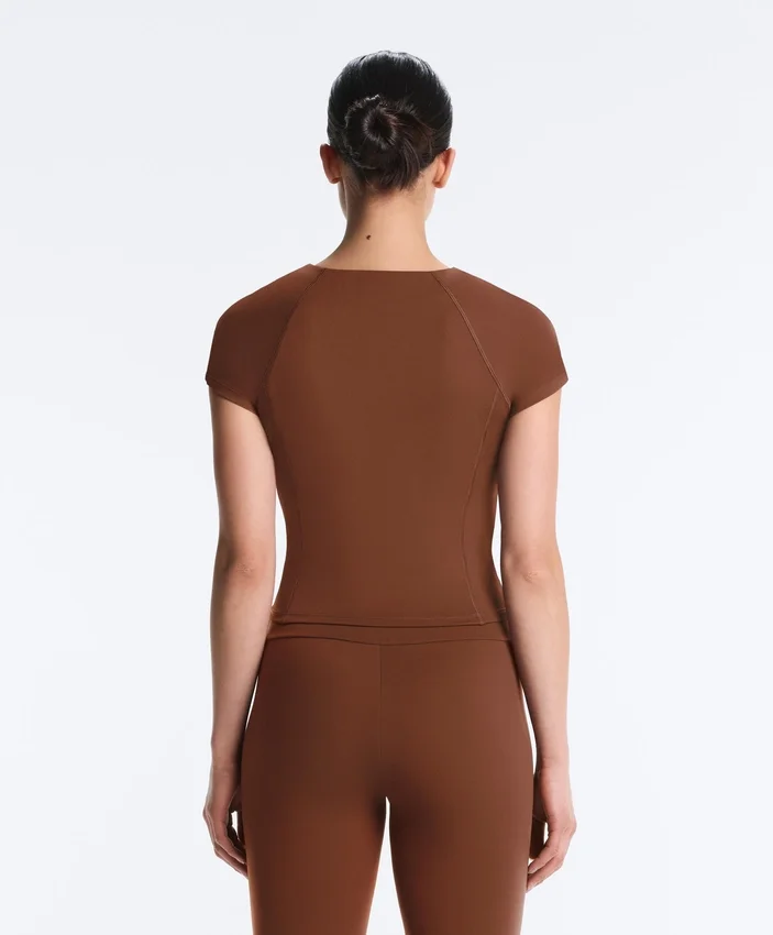Camisola de manga curta com fecho Camisola de manga curta com fecho