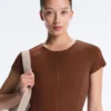 Camisola de manga curta com fecho Camisola de manga curta com fecho