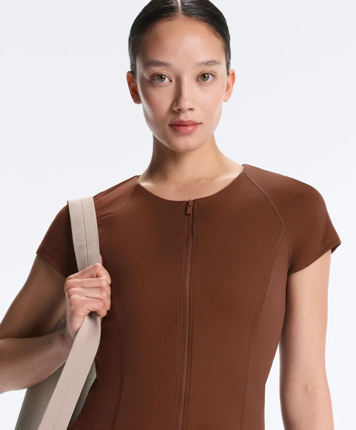 Camisola de manga curta com fecho Camisola de manga curta com fecho