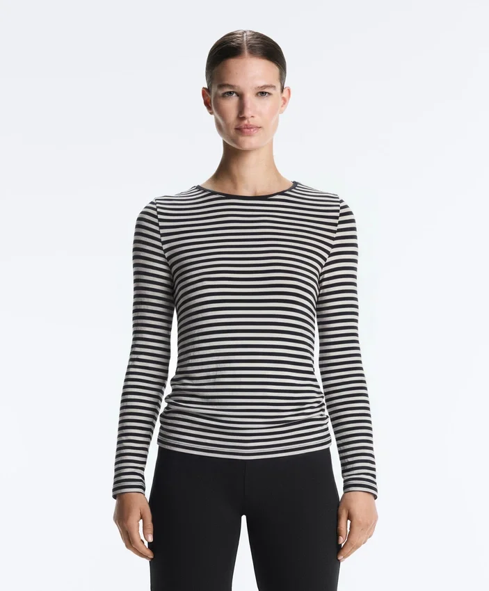 Camisola justa de manga comprida às riscas Camisola justa de manga comprida às riscas