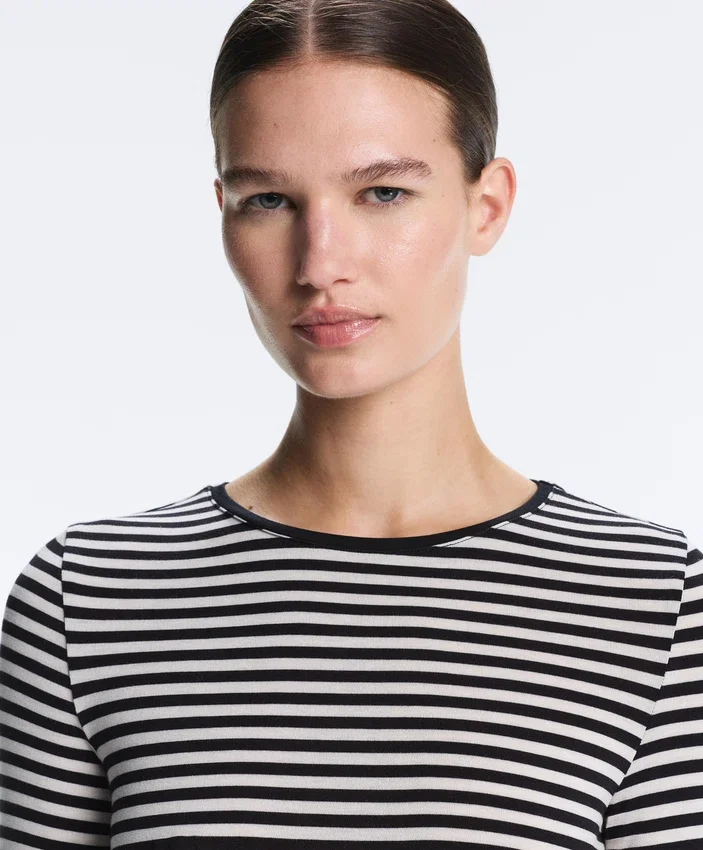 Camisola justa de manga comprida às riscas Camisola justa de manga comprida às riscas