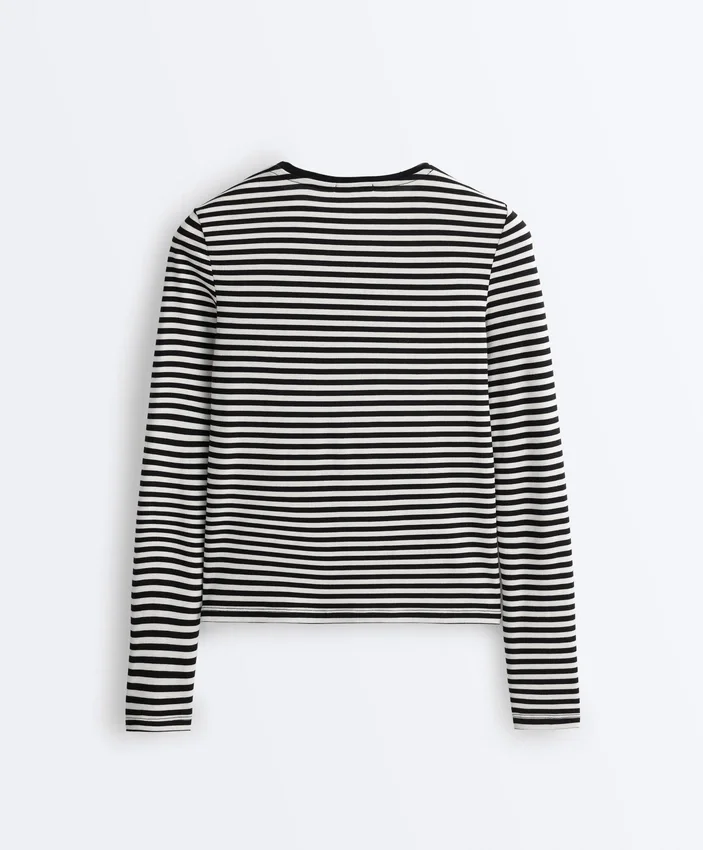 Camisola justa de manga comprida às riscas Camisola justa de manga comprida às riscas