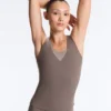 Camisola sem mangas Comfortlux com decote cruzado Camisola sem mangas Comfortlux com decote cruzado
