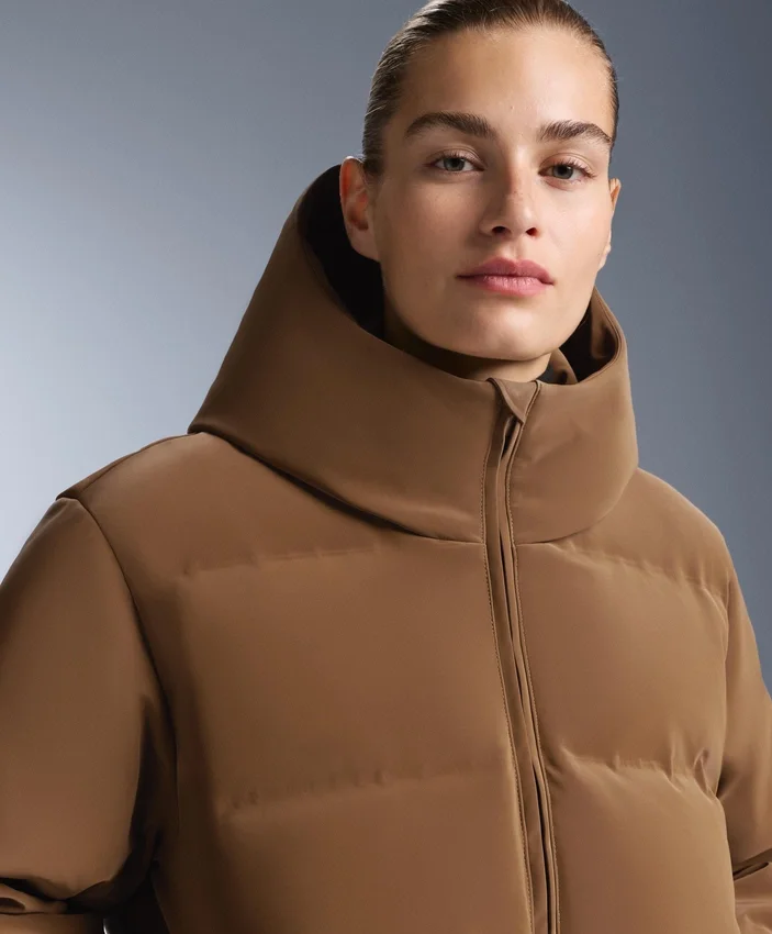 Casaco acolchoado em cetim 80% penas e 20% penugem Minardi Piume Ski resistente à água Casaco acolchoado em cetim 80% penas e 20% penugem Minardi Piume Ski resistente à água