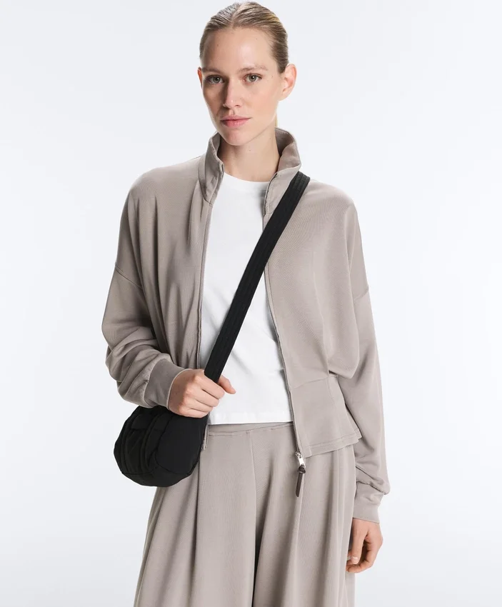 Casaco com cinto tipo espartilho Soft Touch e modal Casaco com cinto tipo espartilho Soft Touch e modal