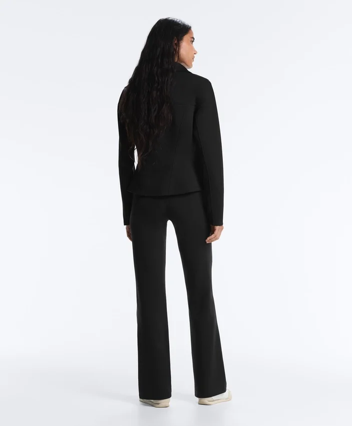 Casaco com peplum com efeito neoprene e canelado Casaco com peplum com efeito neoprene e canelado