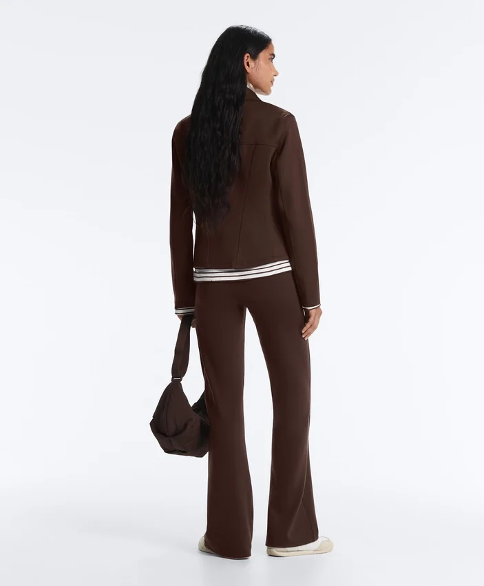 Casaco com peplum com efeito neoprene e canelado Casaco com peplum com efeito neoprene e canelado