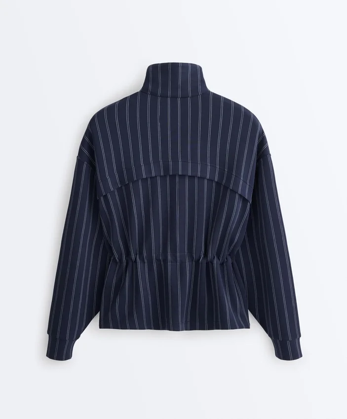 Casaco em modal Soft Touch com cintura ajustável e gola alta Casaco em modal Soft Touch com cintura ajustável e gola alta