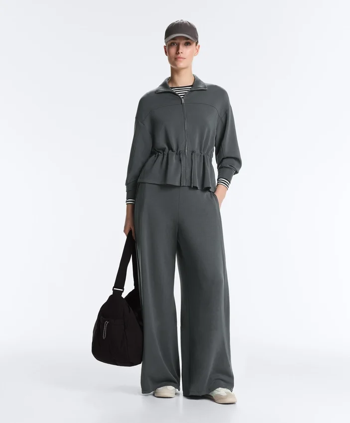 Casaco em modal Soft Touch com cintura ajustável e gola alta Casaco em modal Soft Touch com cintura ajustável e gola alta