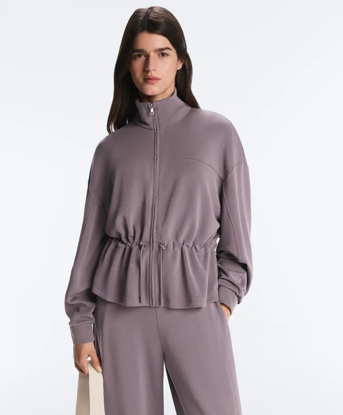 Casaco em modal Soft Touch com cintura ajustável e gola alta Casaco em modal Soft Touch com cintura ajustável e gola alta
