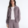 Casaco em modal Soft Touch com cintura ajustável e gola alta Casaco em modal Soft Touch com cintura ajustável e gola alta